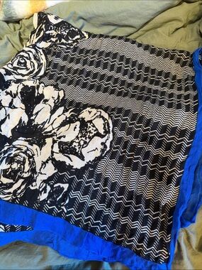 Source Unknown Black & White Floral Zigzag Scarf with Bright Blue Border